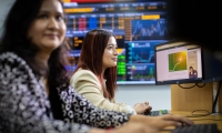 港股科技股拉升 哔哩哔哩涨超6% 港股科技ETF（513020）涨超13%